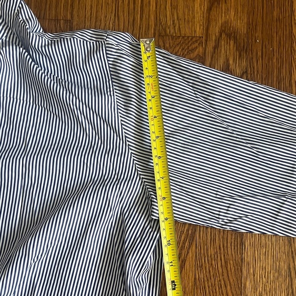 Uniqlo Relaxed Blue and White Tunic with 3/4 Sleeves - Picture 16 of 16